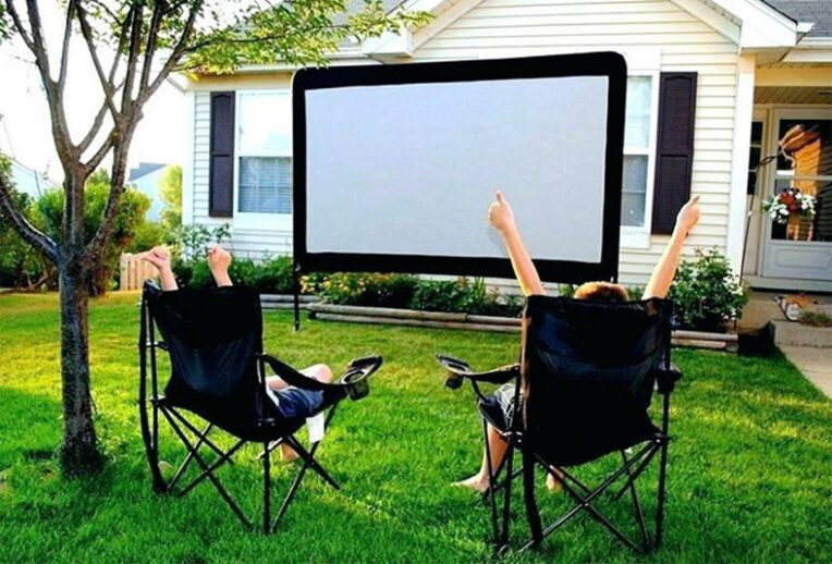 outdoor-movie-projector