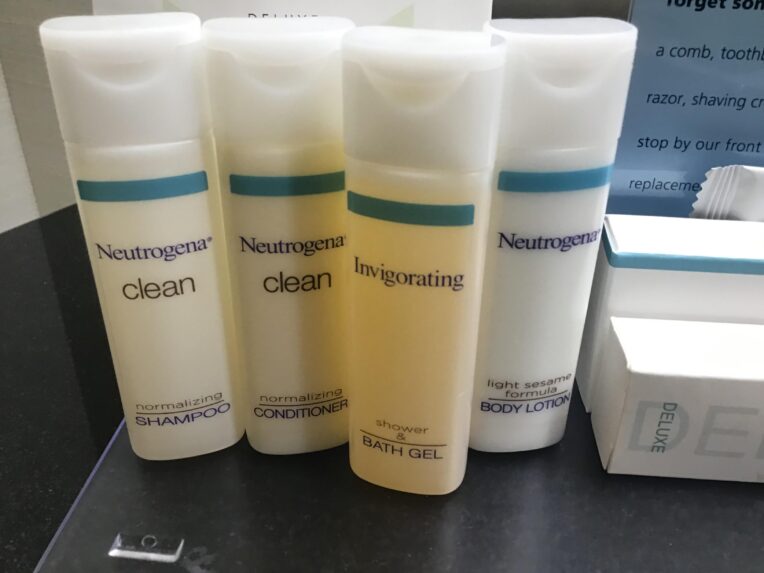 Neutrogena Clean Normalizing Shampoo