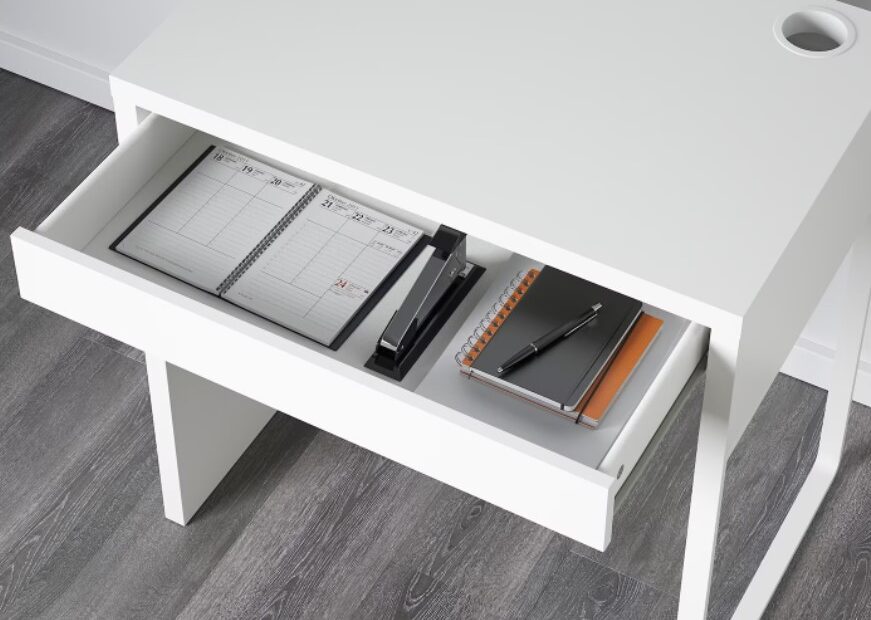 Ikea 302.130 76 Micke Desk White
