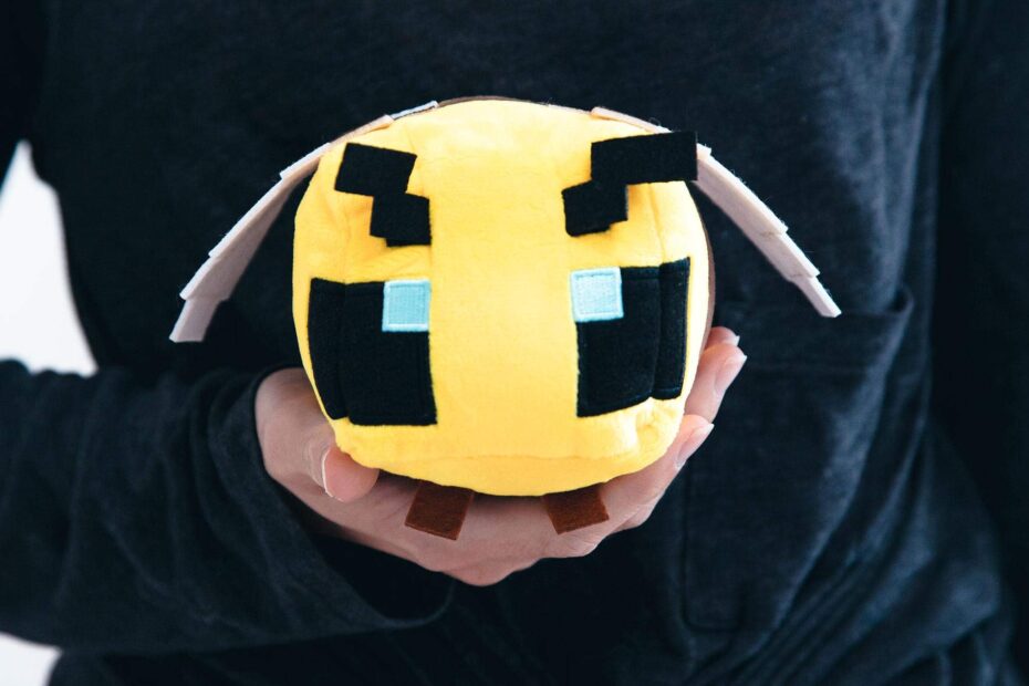 Minecraft Happy Explorer Bee Plush Toy