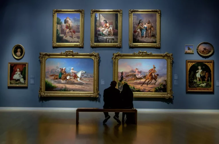 Date in a gallery